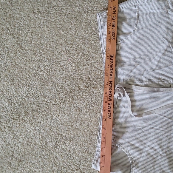 Brown and white stripe shorts. Size XL - Picture 2 of 5